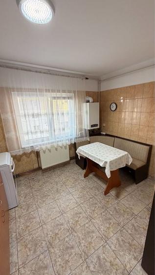 Apartament cu 3 camere decomandat în Găvana