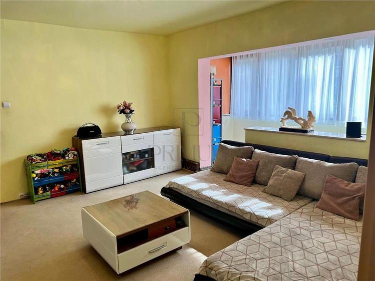 Apartament cu 3 camere semidecomandat, mobilat în Girocului