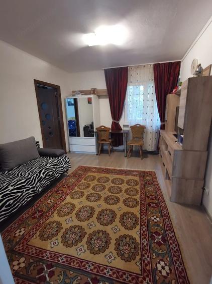 Proprietar , vand apartament cu 2 camere , semidecomandat , 36 mp utili , pe bd-ul Obregia - 3