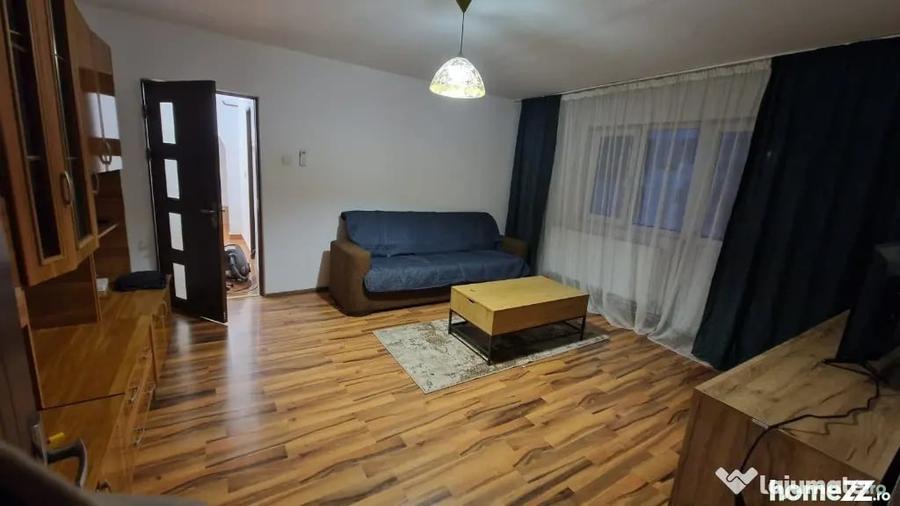 Apartament cu 3 camere semidecomandat în Brazda lui Novac