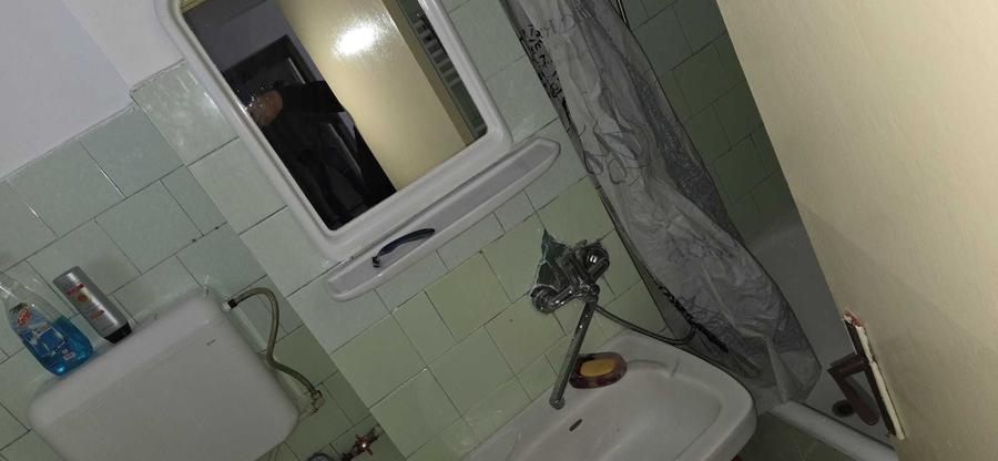 Apartament cu 3 camere semidecomandat în Găvana
