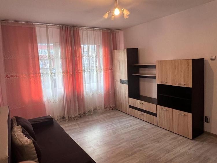 Garsonieră decomandată în Calea București