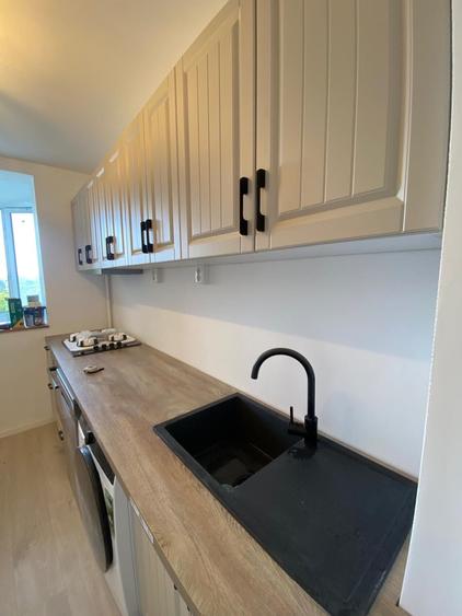 Apartament cu 3 camere decomandat în Titan
