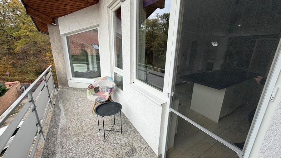 Apartament cu 3 camere decomandat în Exterior Vest