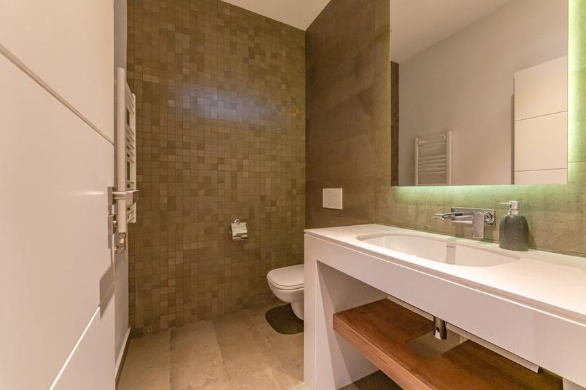 Apartament cu 3 camere decomandat, mobilat în Ultracentral