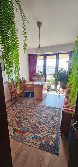 Apartament cu 4 camere decomandat în Barbu Văcărescu