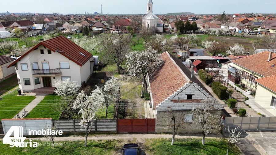 Casă cu 4 camere cu Teren 1737 Mp în Livada