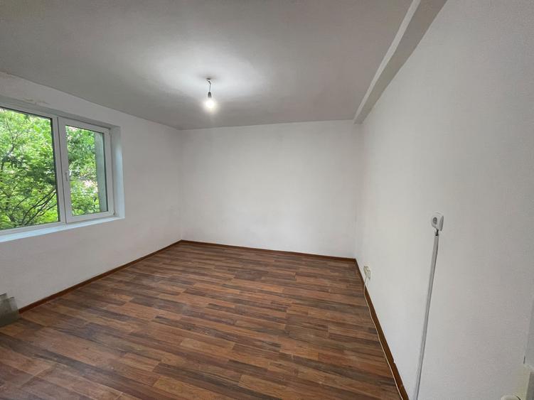 Apartament cu 3 camere decomandat în Păcurari