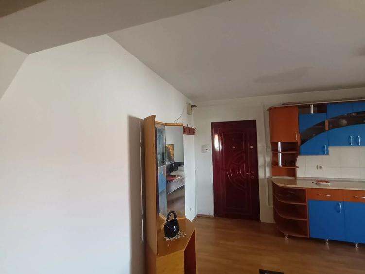Inchiriez apartament 2 camere - 4