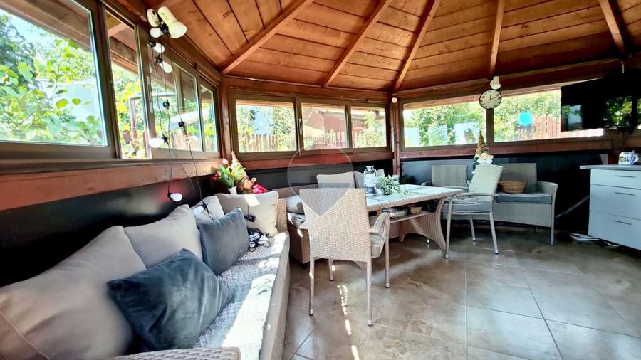 Casă individuală cu 7 camere cu Teren 4431 Mp în Vâlcele