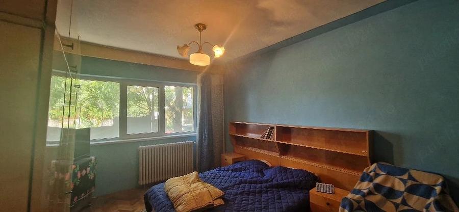 Garsonieră decomandată în Girocului