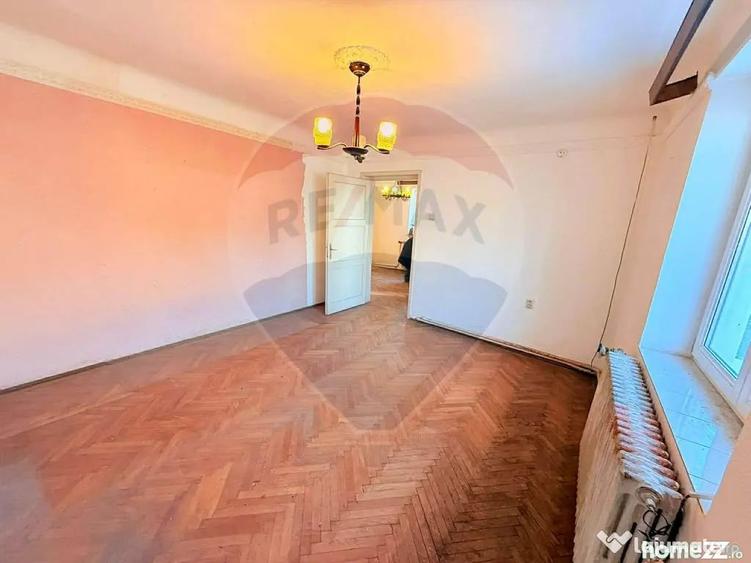 Casă cu 4 camere cu Teren 318 Mp în Gorjului
