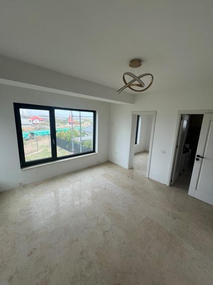 Casă cu 4 camere cu Teren 372 Mp în Agigea