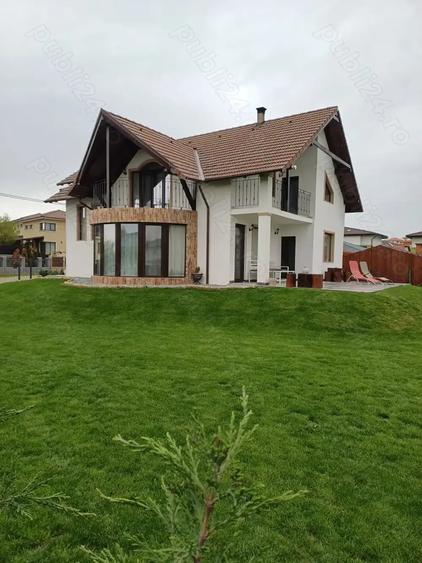 Casă cu 5 camere în Dezmir