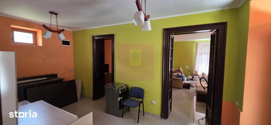 Casă cu 8 camere cu Teren 500 Mp în Castelul Peleș
