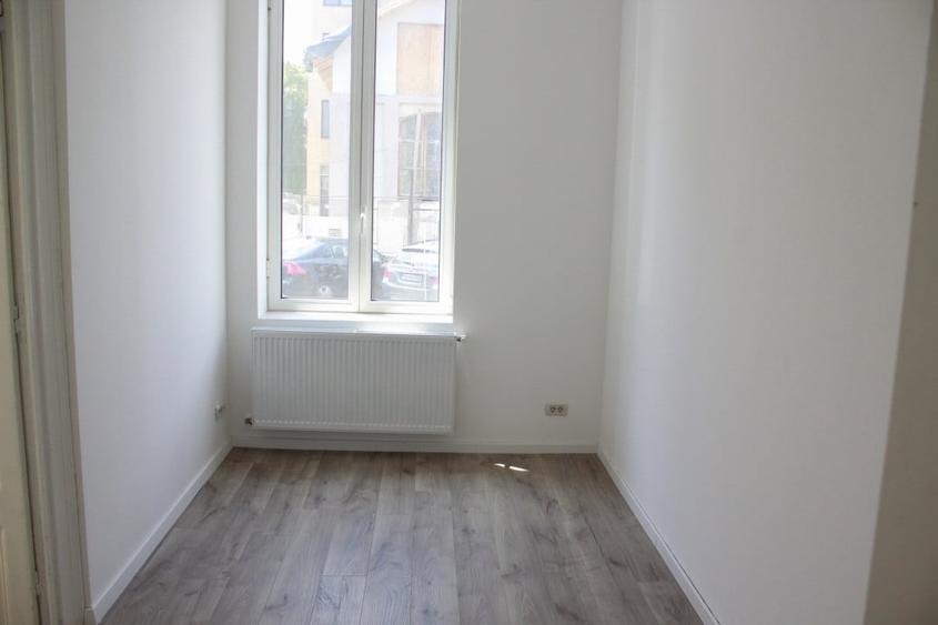 Apartament cu 4 camere semidecomandat în Cișmigiu