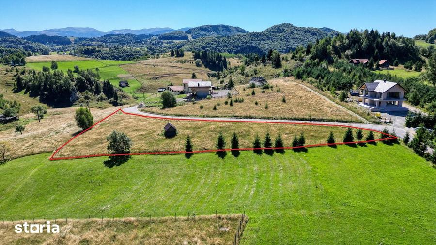 Teren de 3400 mp, în Fundata