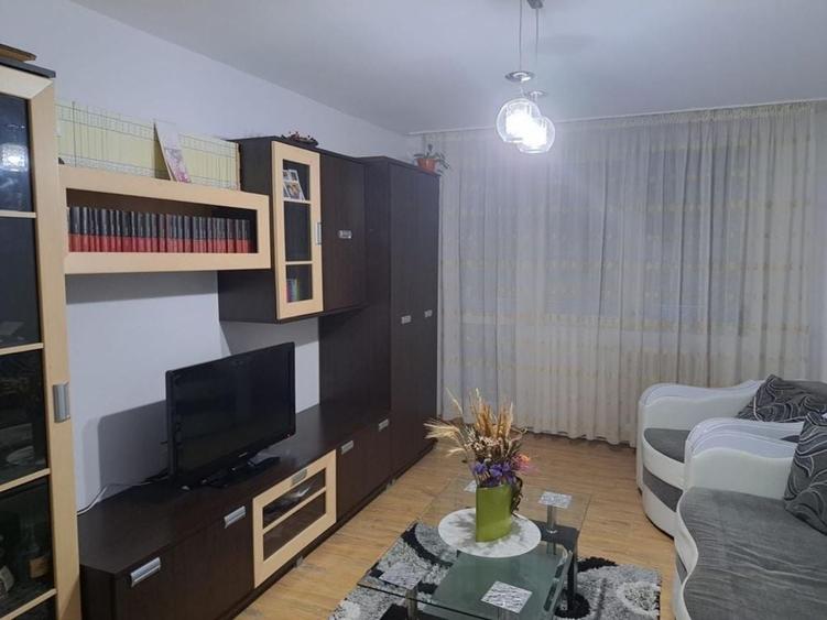 Apartament cu 2 camere decomandat în Exterior Vest
