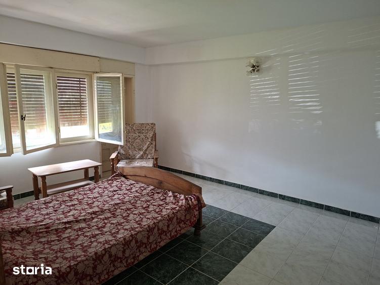 Apartament cu 4 camere, mobilat în Central