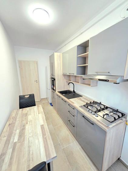 Apartament cu 2 camere decomandat în Uverturii