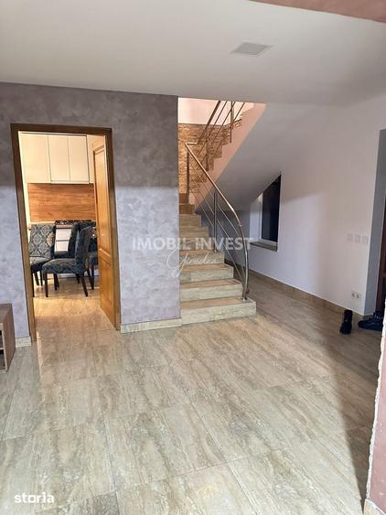 Casă cu 5 camere cu Teren 700 Mp în Sohodol