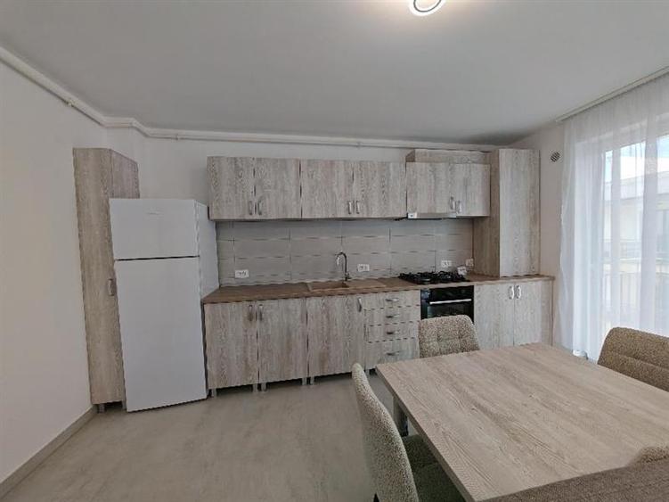 Apartament cu 3 camere decomandat, mobilat în Bartolomeu