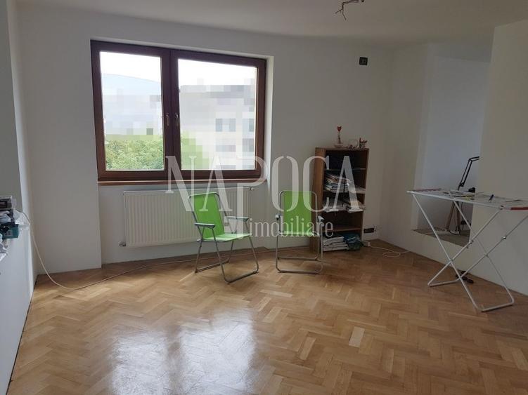 Apartament cu 3 camere semidecomandat, mobilat în Plopilor