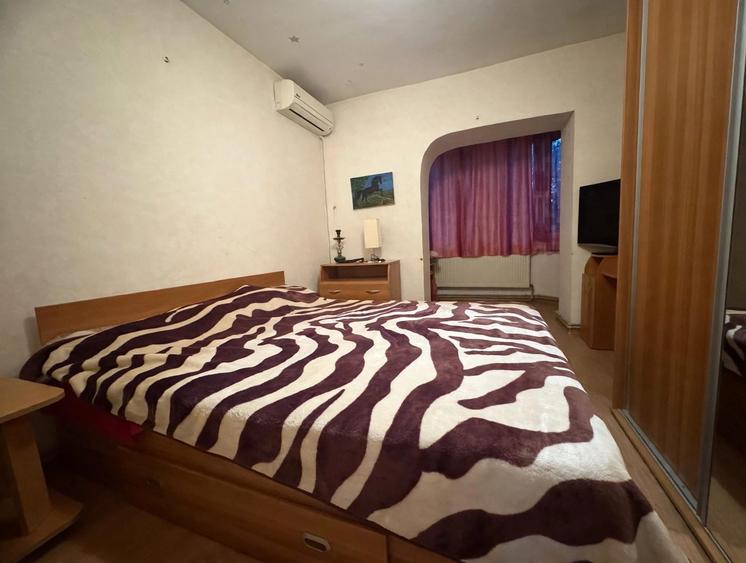 Apartament cu 3 camere decomandat în Capitol