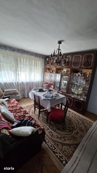 Apartament cu 3 camere în Micro 16