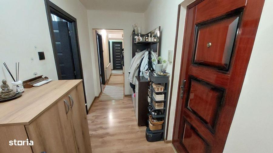 Apartament cu 3 camere decomandat, mobilat în Craiovița Nouă