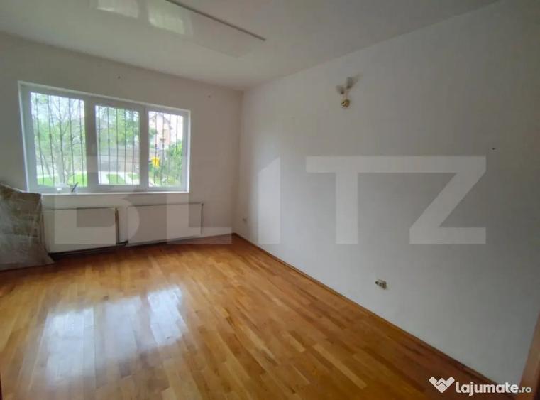 Casă cu 4 camere cu Teren 1500 Mp în Malu Mare