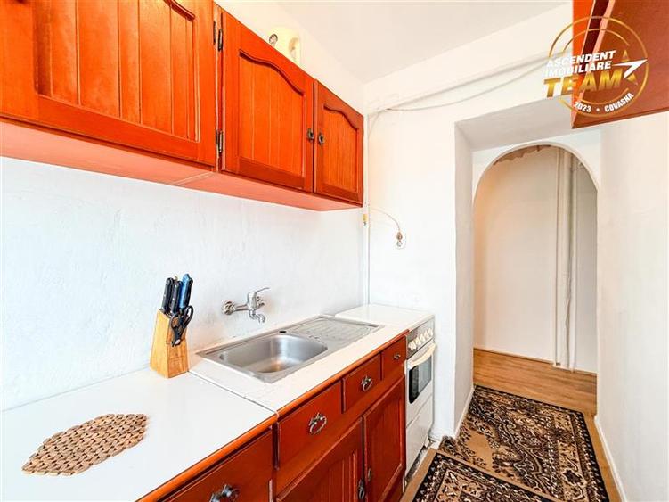 Apartament cu 2 camere semidecomandat, mobilat în Ciucului