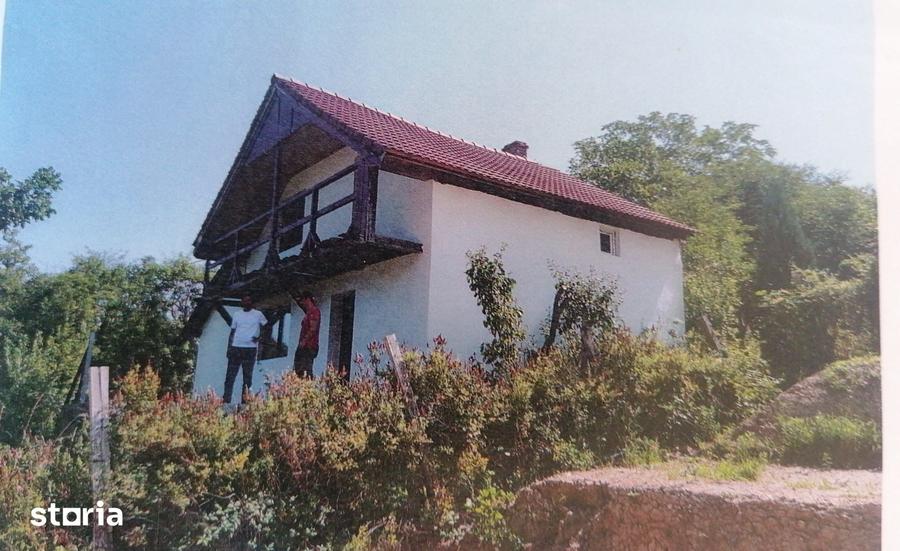 Casă cu 3 camere cu Teren 379 Mp în Central