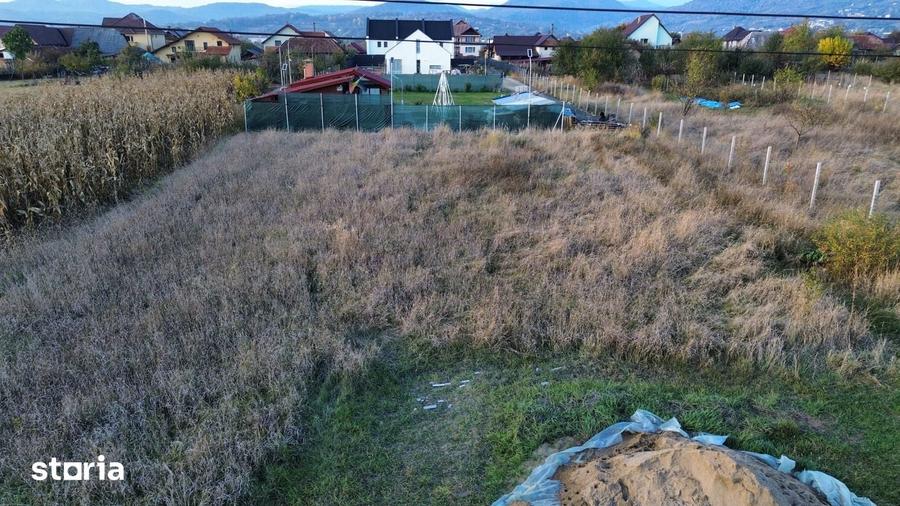 Teren de 800 mp, în Recea