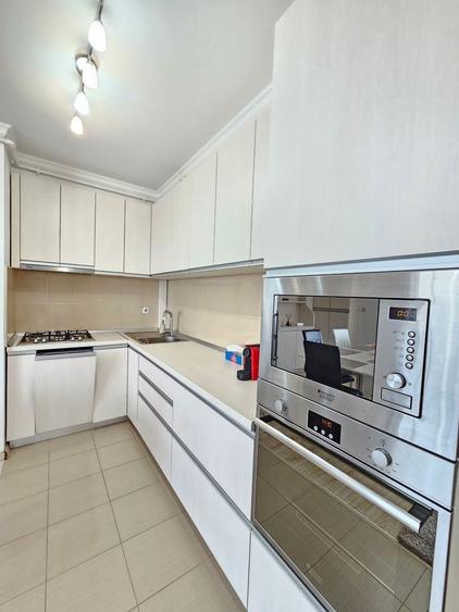 Apartament cu 3 camere decomandat, mobilat în Iancu Nicolae
