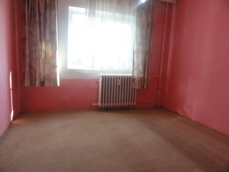 Apartament cu 3 camere semidecomandat în Micălaca