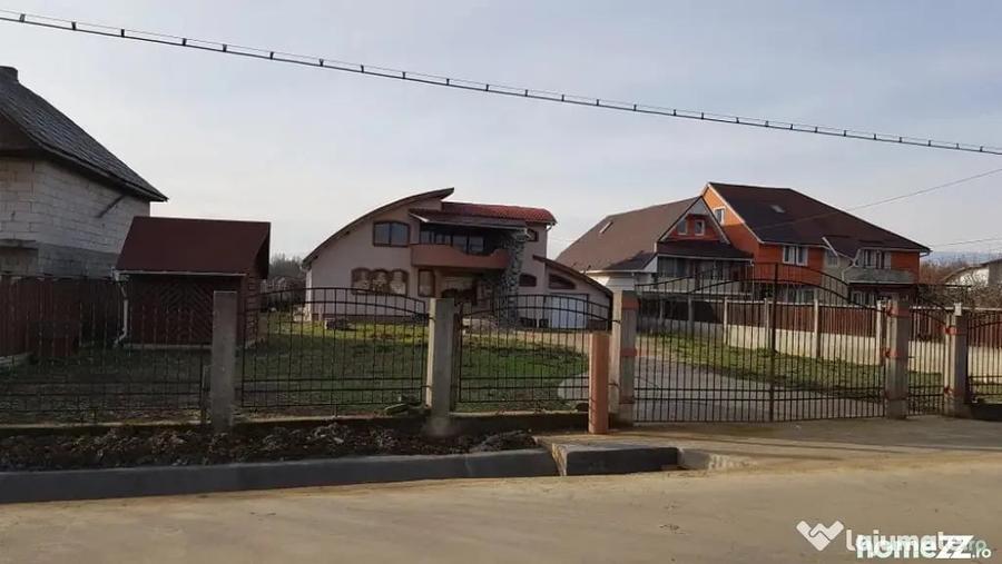 Casă cu 5 camere cu Teren 2305 Mp în Lăpuș