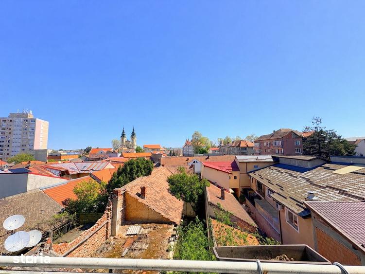 Apartament cu 4 camere, mobilat în Central