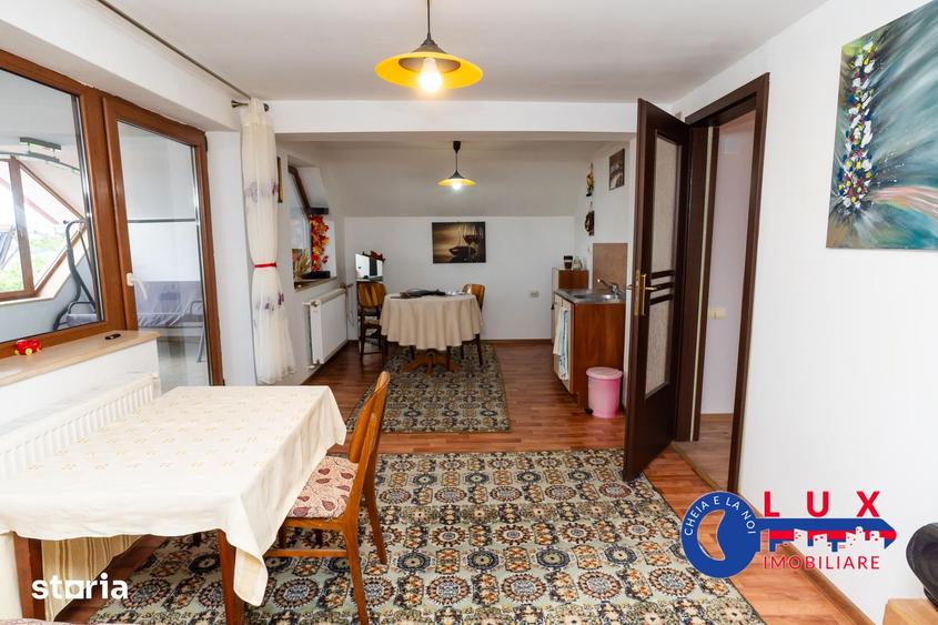 Casă cu 7 camere cu Teren 275 Mp în Central