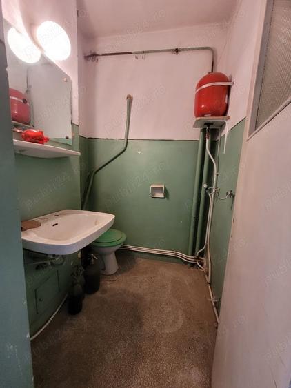 Apartament cu 4 camere semidecomandat în Hipodrom