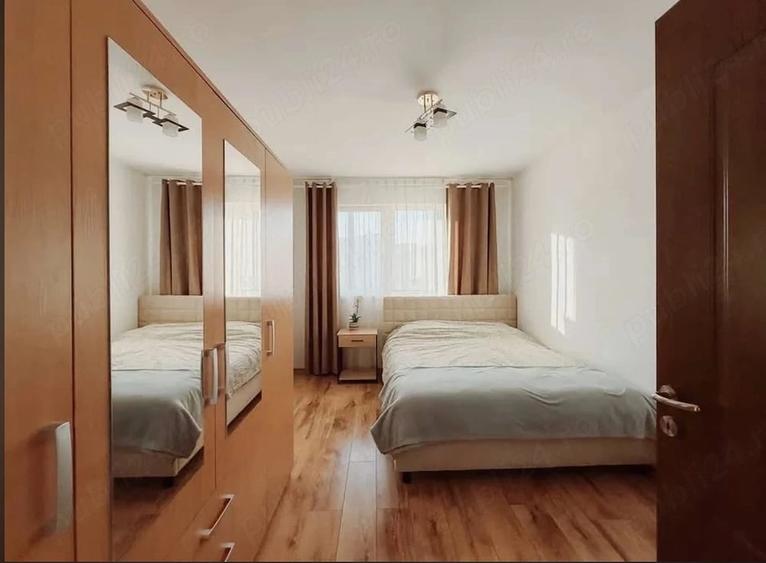 Apartament cu 3 camere decomandat în Florești