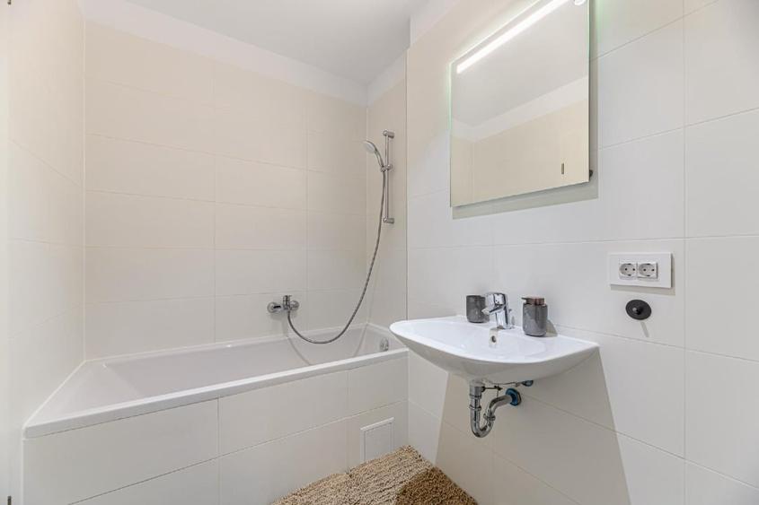 Apartament cu 2 camere semidecomandat în Tractorul