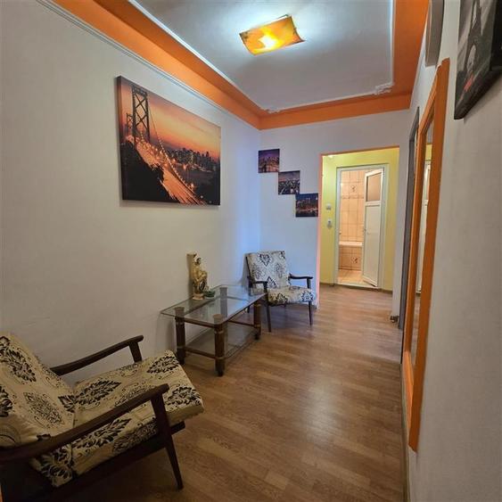 Apartament cu 3 camere decomandat în Alexandru cel Bun — fotografia 1