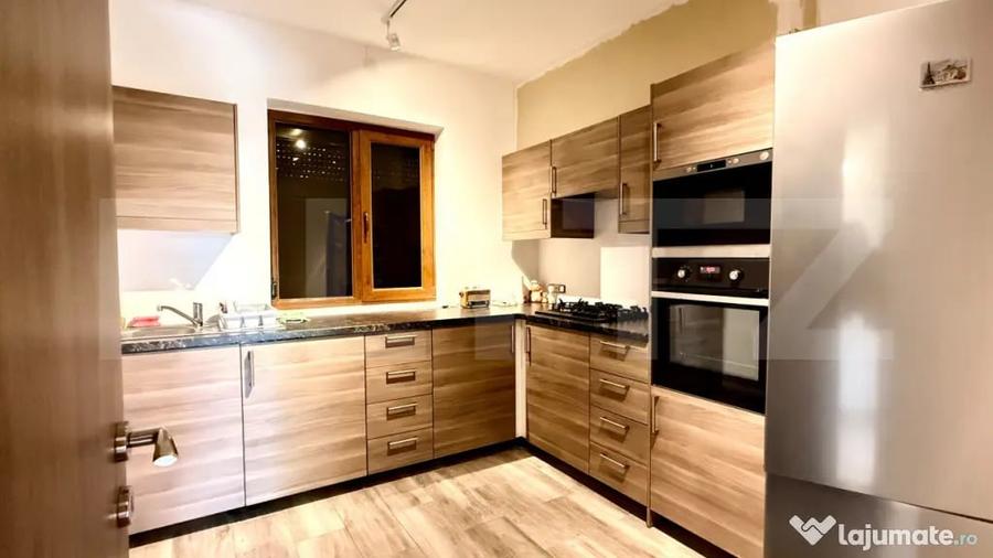 Casă cu 6 camere cu Teren 1108 Mp în Central
