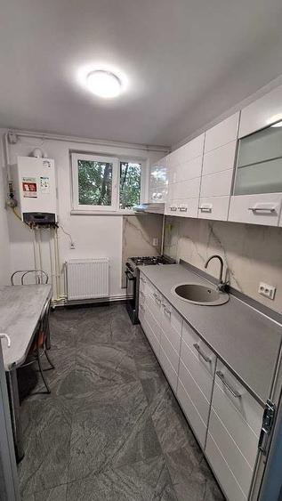 Apartament cu 2 camere decomandat în Rovine
