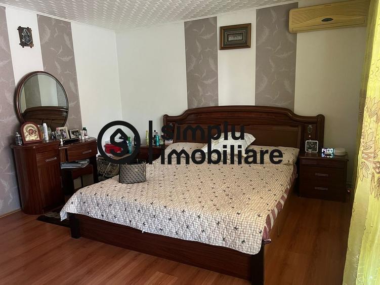 Casă individuală cu 8 camere cu Garaj în Lăpuș