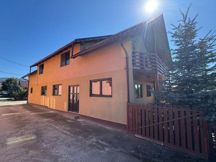 Casă cu 3 camere în Zăbala