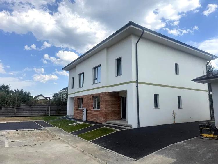 Duplex cu 6 camere cu Canalizare în Florești