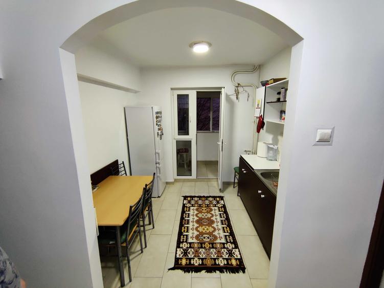 Apartament cu 3 camere decomandat în Dobroești