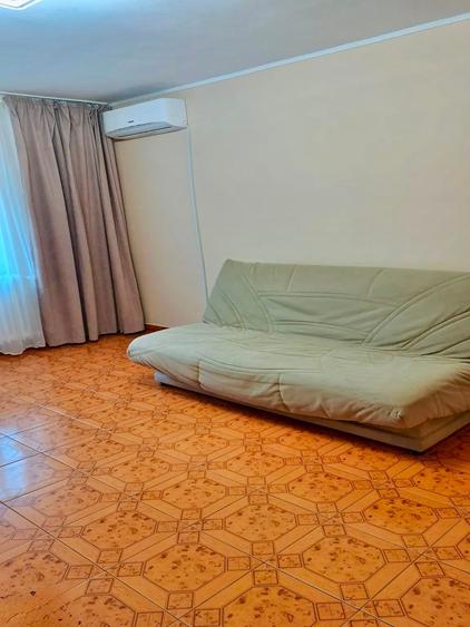 Apartament cu 3 camere decomandat în Nerva Traian